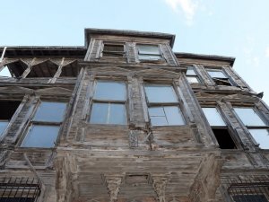 Girit Sokağında tarihi konak kamulaştırıldı