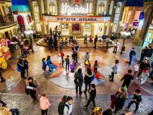 Çocuklar Ülkesi eğlenceye yeni eğitim döneminde yeni saatleriyle devam ediyor