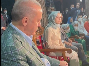 Cumhurbaşkanı Erdoğan, şiirini dinlerken gözyaşlarını tutamadı