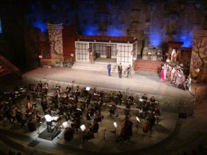 Aspendos 28. kez opera severlere kapılarını açtı