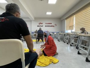 Öğretmenlere ilk yardım eğitimleri veriliyor