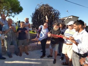 CHP’li başkanın ertelediği heykelin açılışı gerçekleştirildi