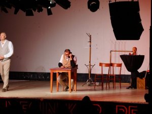 “Aziz Nesin Kabare” Yeni Foça’da sahnelendi