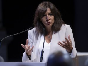 Paris Belediye Başkanı Hidalgo, cumhurbaşkanlığı seçimleri için adaylığını açıkladı
