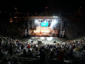 Her notanın bir fidan olması için sahneye çıktılar