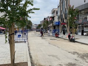 İstanbul Caddesi ağaçlandırıldı