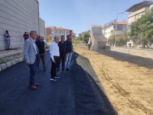 Salihli’de asfalt çalışması devam ediyor