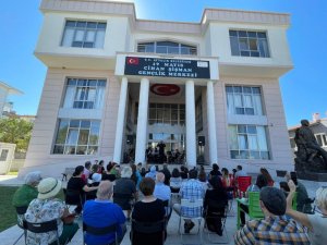 Ayvalık’ta zeytin çekirdeklerinden sezonun ilk konseri