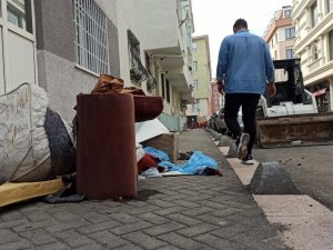 Eşyalar 3 gündür sokakta