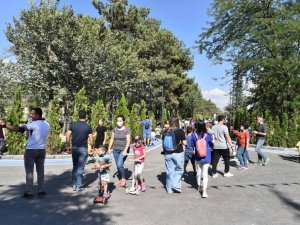 Gazi Park vatandaşlarla dolup taşıyor