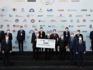 OSB başkanları toplanan yardımların temsili çekini Cumhurbaşkanı Erdoğan’a verdi