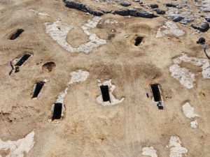 Eşsiz Turuş Kaya Mezarları temizlenmeye başladı