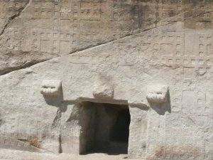 Maltaş Anıt Abidesi’nin gizemi içindeki ‘niş’te saklı