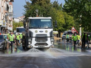 Buca sokaklarında dip köşe sonbahar temizliği