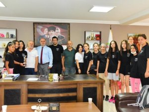Başkan Kaya, şampiyon olan İncirliova Kız Basketbol Takımı’nı ağırladı