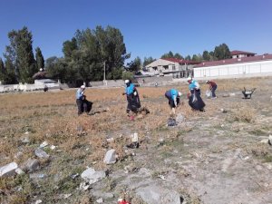 Çaldıran Belediyesi temizlik çalışmalarını aralıksız sürdürüyor