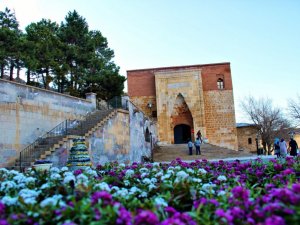 Kahramanmaraş’taki Eshabı Kehf’e ziyaretçi akını