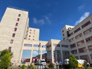 30 yıllık hemşire kulağında nabız sesiyle doktora başvurdu, hayatının şokunu yaşadı