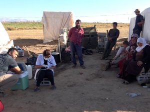 Bitlis’te çiftçiler çalıştıkları tarlada aşı oluyor