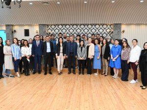 Esenyurt Belediye Başkanı Bozkurt üniversiteyi kazanan gençlerle buluştu