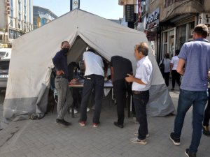 PCR testi zorunluluğu sonrası Yüksekova’da aşıya talep arttı