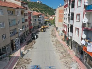 Değişim ve dönüşüm Sakarya Caddesi’nde devam ediyor
