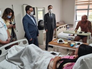 Ukrayna Antalya Konsolosu kazada yaralanan turistleri ziyaret etti