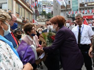 İYİ Parti Genel Başkanı Meral Akşener, Artvin’de esnafı ziyaret etti