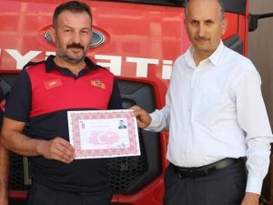 Bin 900 kilometre uzaklıktaki yangına giden itfaiye ekibine başarı belgesi