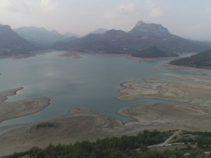 Kozan Barajı’nda korkutan kuraklık: Su seviyesi yüzde 40 düştü