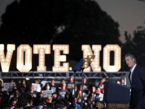 Görevden alınması için referandum yapılan Kaliforniya Valisi Newsom göreve devam edecek