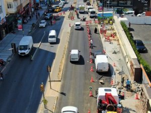 Üsküdar’da 2 yıldır bitmeyen İSKİ çalışması esnafın çilesi oldu