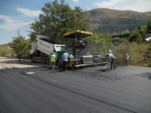 Melikgazi’de asfalt çalışmaları devam ediyor