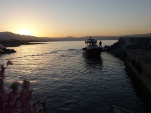 Van Gölü’nde karaya oturan balıkçı tekneleri yeniden göle açıldı