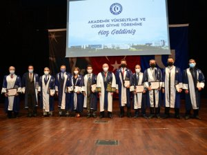 Uşak Üniversitesinde ‘Akademik Yükseltilme ve Cübbe Giyme’ töreni