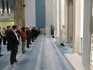 Diyanet İşleri Başkanı Erbaş, sabah namazında öğrencilerle buluştu