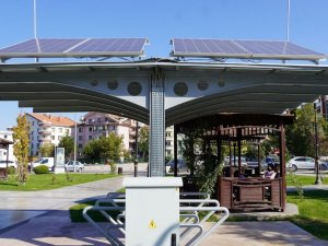 Keçiören’de güneş enerjili şarj ünitesi