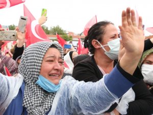 Erdoğan’ı gören vatandaş gözyaşları