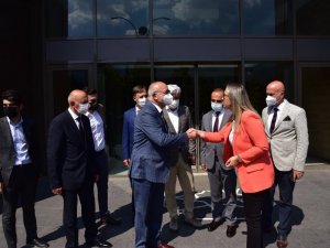 AK Parti’li Ceyda Bölünmez Çankırı Manisa’da temaslarda bulundu