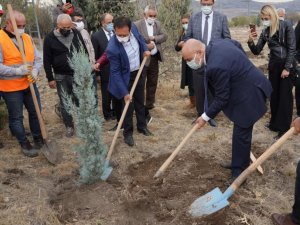 Başkan Altınok Melis Şimşek Hatıra Ormanı’na fidan dikti