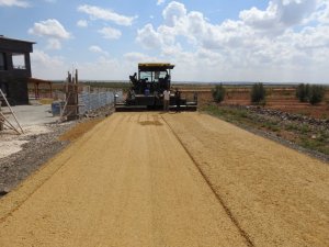 Yol yapım çalışmalarını yerinde inceledi