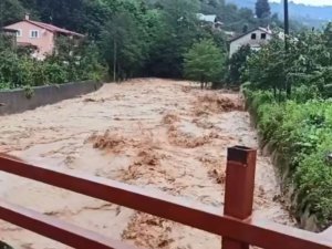 Giresun’da sağanak etkili oldu, dereler taştı