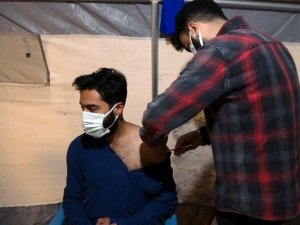 Yüksekova’da sağlıkçılar gece gündüz aşı yapıyor