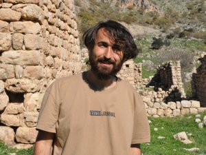 Bileklik satarak, 40 ülkeyi gezdi