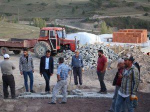 Oltu Belediyesi köylerini kilit taşla kaplıyor