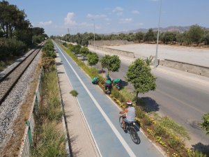 Bisiklet yolu güzelleşiyor