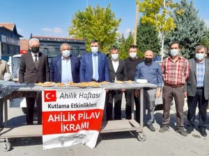 Cami cemaatine Ahilik pilavı ikram edildi