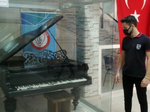 Atatürk’e hediye edilen piyanoya, Erzincan Lisesi ev sahipliği yapıyor