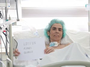 3 kez koronaya yakalandı, yoğun bakımdan aşı olun çağrısı yaptı