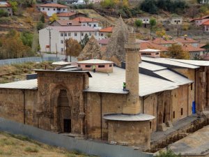 Batı öldürürken ecdat sesle tedavi ediyordu